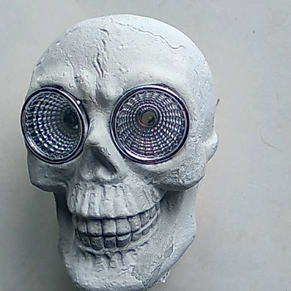 Halloween Cement Skull Solar Decor 3.5” - Picture 1 of 4